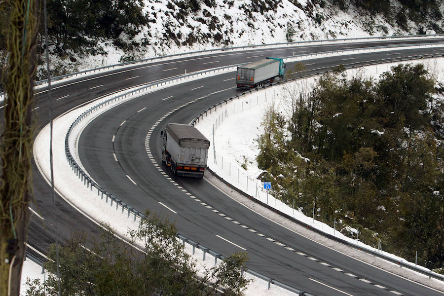 En líneas generales, la semana vendrá protagonizada por más inestabilidad hacia el oeste y menos probabilidad de lluvias hacia el oriente. Las temperaturas serán más altas y la cota de nieve será superior a los 1200/1400 metros