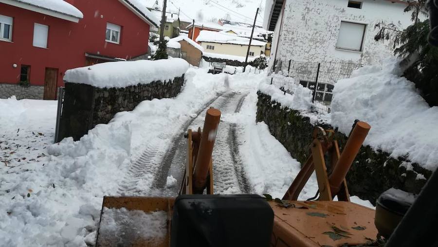 En líneas generales, la semana vendrá protagonizada por más inestabilidad hacia el oeste y menos probabilidad de lluvias hacia el oriente. Las temperaturas serán más altas y la cota de nieve será superior a los 1200/1400 metros
