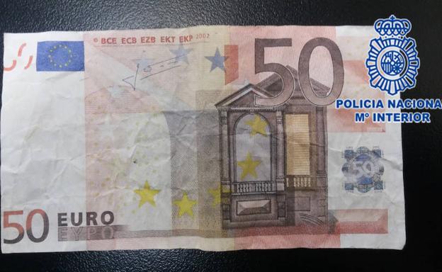Detenido por distribuir billetes falsos de 20 y 50 euros en bares de Gijón
