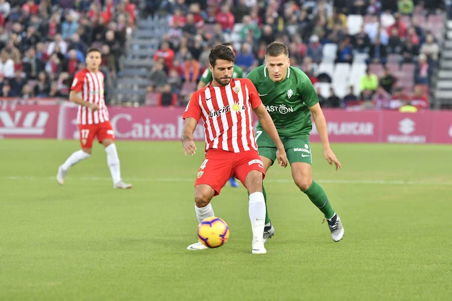 El conjunto rojiblanco no consiguió puntuar en el Estadio de los Juegos Mediterráneos. 