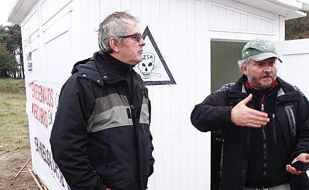 Carlos Martínez y David Román, en el campamento. 