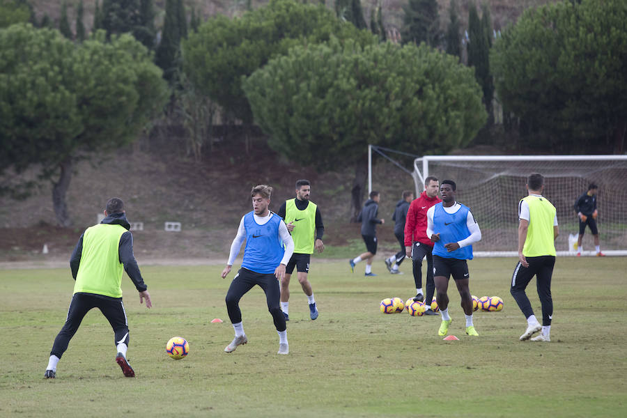 Tras la derrota del domingo en Almería, los rojiblancos se ejercitaron en la ciudad universitaria de Málaga antes de emprender el viaje de vuelta.