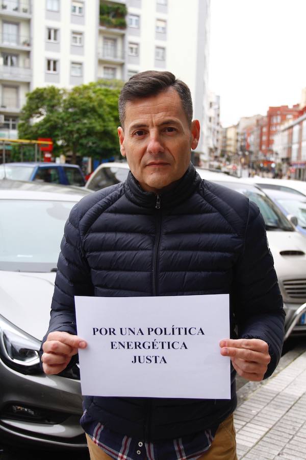 Armando Rodríguez. Trabajador municipal. «Todos tenemos amigos en Alcoa y lo primero que piensas es en ellos, en todas sus familias».