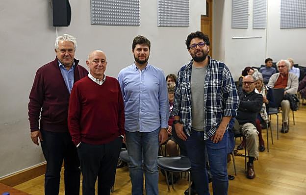 Ramón Avello, Emilio Moreno, Eduardo García Saldueña y Aarón Zapico, en el Antiguo Instituto. 