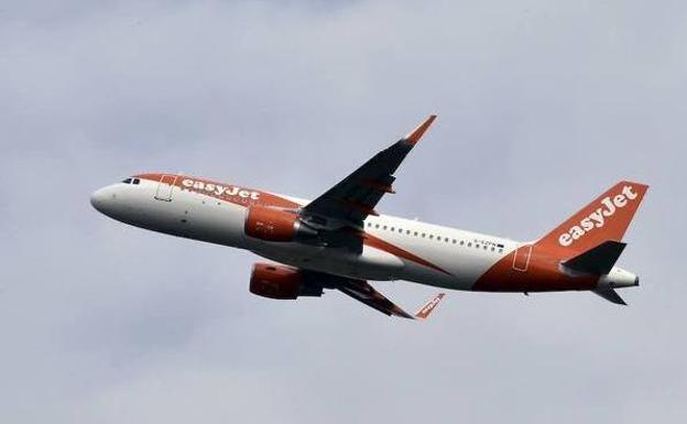 EasyJet se desmarca de la negociación para recuperar vuelos desde Asturias en 2019