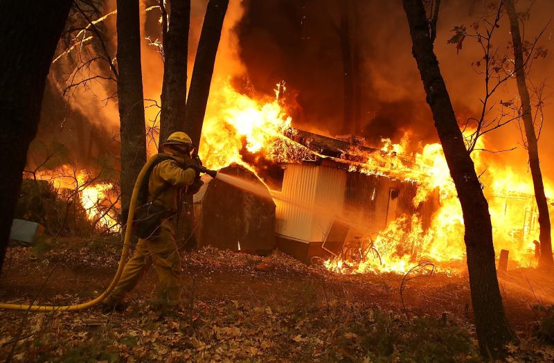 El condado de Buttle es hasta ahora el más afectado, con Camp Fire arrasando con 280 kilómetros cuadrados. Al menos cinco personas han perdido la vida al verse atrapadas por las llamas