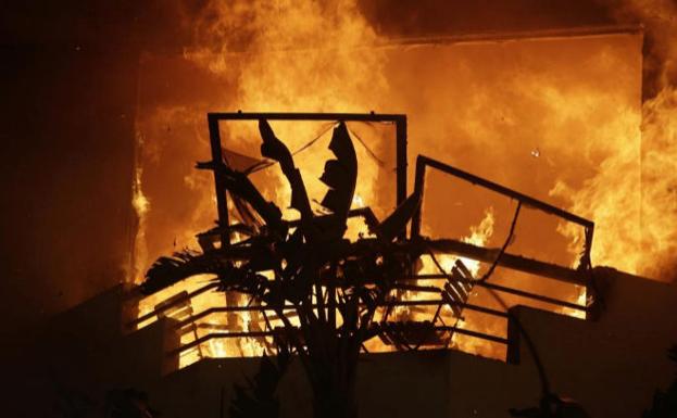 Al menos 23 muertos en los violentos incendios que asolan California