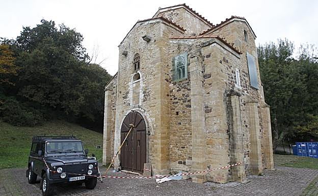 La nueva puerta de San Miguel de Lillo, que se estrenará en unos días. 