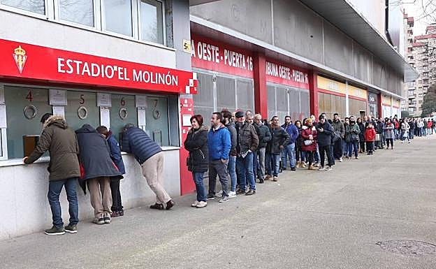 Las entradas para el derbi entre el Oviedo y el Sporting se podrán retirar a partir de las diez horas de este martes en las taquillas de El Molinón. 