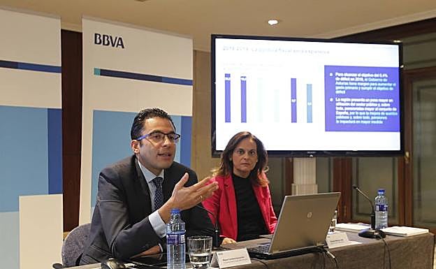 Miguel Cardoso y Yolanda Martínez-Bajo, esta mañana.