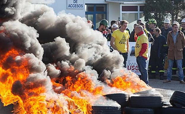 Alcoa prolonga el período del ERE en sus dos plantas para negociar inversores