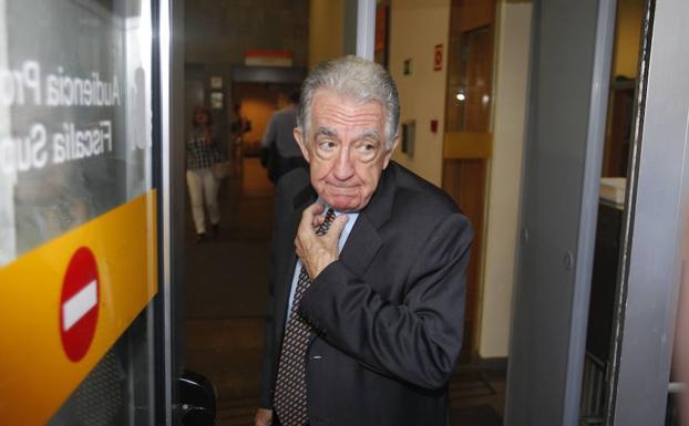 Fernando Burgos, abogado de Natalio Grueso, en la Audiencia Provincial de Oviedo el pasado mes de septiembre. 