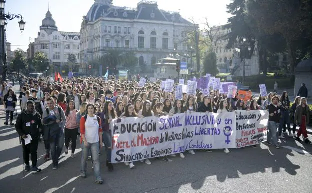 «Mis compañeros de clase me han llamado puta y suelta por ser una mujer libre»