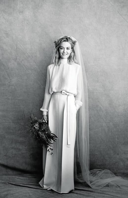 Marta Ortega y Carlos Torretta ya son marido y mujer. Se han casado en una ceremonia íntima, con apenas medio centenar de invitados, un día antes a la gran celebración de este sábado. Entre los invitados, que han disfrutado de un cóctel en el Real Club Náutico de A Coruña, se encuentran la amazona Athina Onassis, la arquitecta Elsa Urquijo y los modelos Jon Cortajarena y Eugenia Silva.