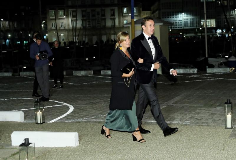 Marta Ortega y Carlos Torretta ya son marido y mujer. Se han casado en una ceremonia íntima, con apenas medio centenar de invitados, un día antes a la gran celebración de este sábado. Entre los invitados, que han disfrutado de un cóctel en el Real Club Náutico de A Coruña, se encuentran la amazona Athina Onassis, la arquitecta Elsa Urquijo y los modelos Jon Cortajarena y Eugenia Silva.