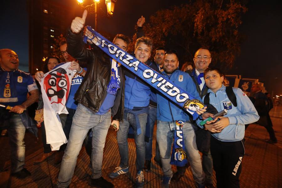 Fotos: Derbi Oviedo - Sporting: La afición azul anima a su equipo en el Tartiere