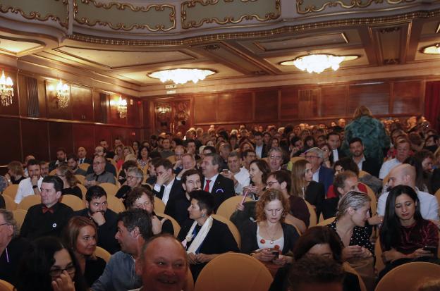 El público abarrotó el Jovellanos en la gala inaugural.