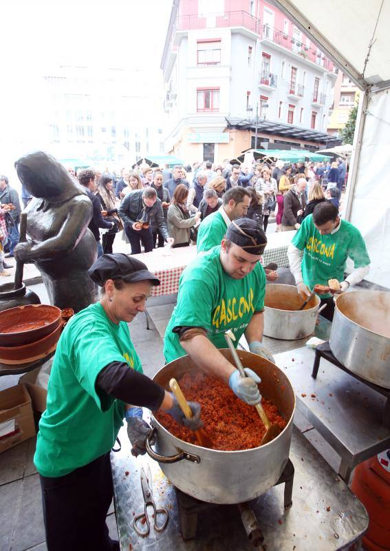 Fotos: Oviedo celebra la tercera Feria de Embutidos Artesanales de Asturias