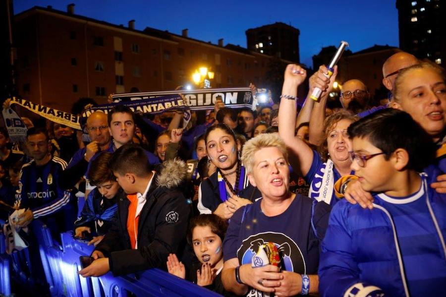 La afición del Real Oviedo explotó de alegría en el Tartiere ante el triunfo de su equipo.