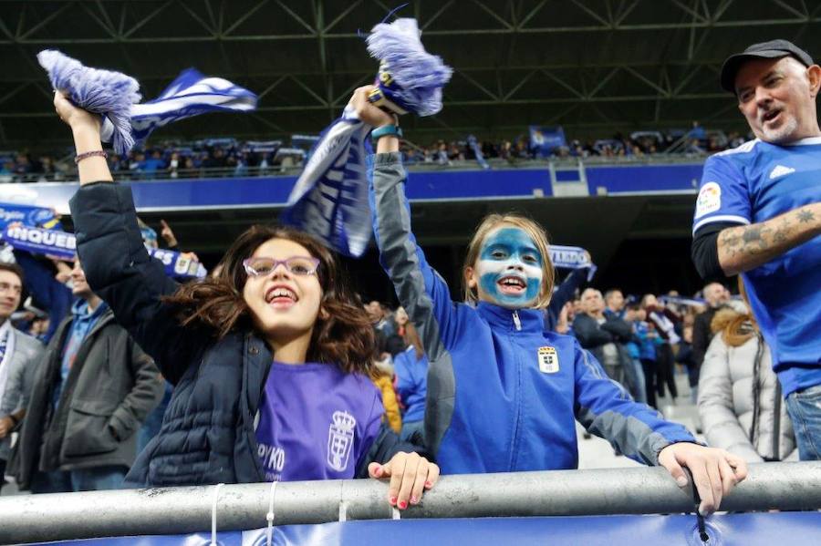 La afición del Real Oviedo explotó de alegría en el Tartiere ante el triunfo de su equipo.