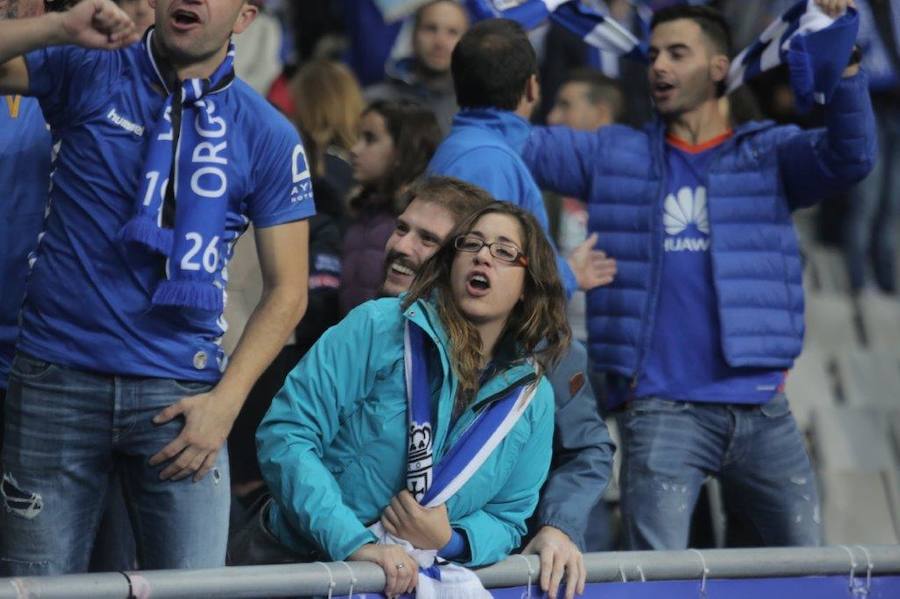 La afición del Real Oviedo explotó de alegría en el Tartiere ante el triunfo de su equipo.