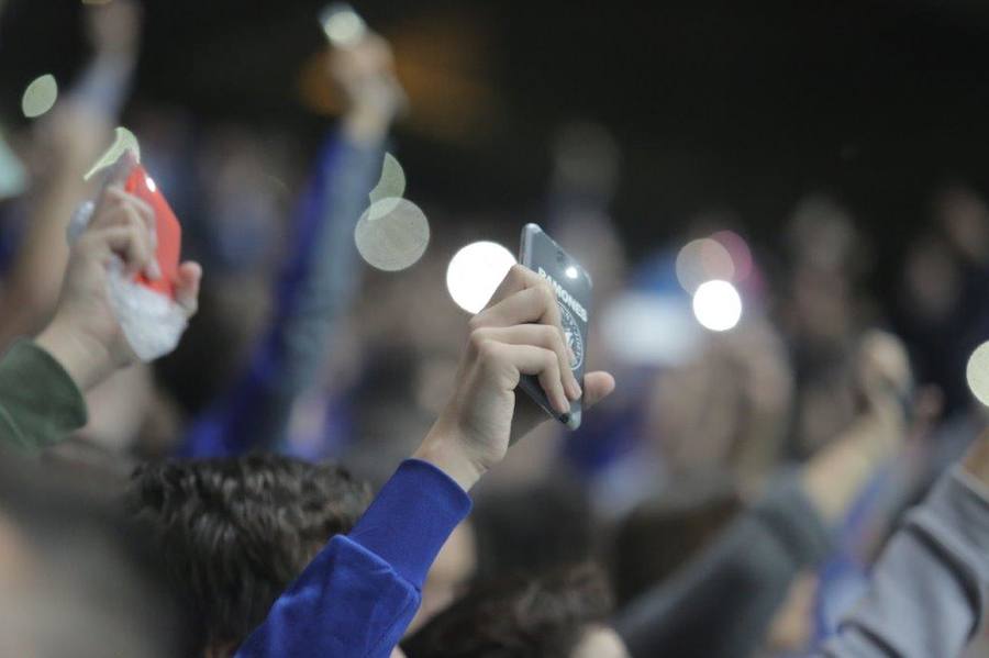 La afición del Real Oviedo explotó de alegría en el Tartiere ante el triunfo de su equipo.