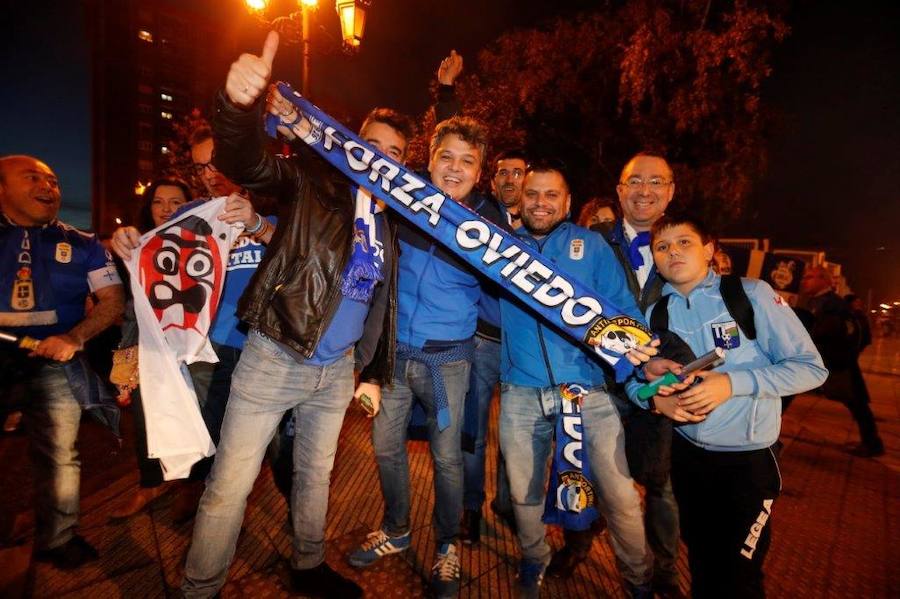 La afición del Real Oviedo explotó de alegría en el Tartiere ante el triunfo de su equipo.