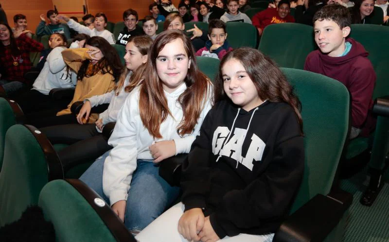 Las salas de La Laboral, el Jovellanos y Gijón-Sur reservadas para el 56 Festival de Cine de Gijón se abren para una nueva edición de Enfants Terribles, las sesiones escolares del certamen patrocinadas por EL COMERCIO. Este 2018, un total de 15.433 alumnos de 142 colegios de Asturias, Galicia, Cantabria y Castilla y León disfrutarán del cine en la ciudad. 