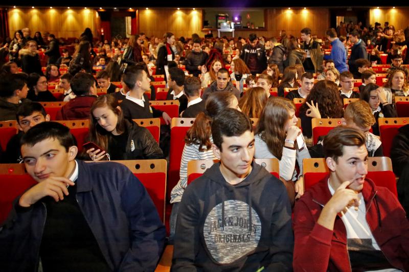 Las salas de La Laboral, el Jovellanos y Gijón-Sur reservadas para el 56 Festival de Cine de Gijón se abren para una nueva edición de Enfants Terribles, las sesiones escolares del certamen patrocinadas por EL COMERCIO. Este 2018, un total de 15.433 alumnos de 142 colegios de Asturias, Galicia, Cantabria y Castilla y León disfrutarán del cine en la ciudad. 