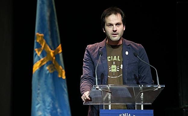 Carlos Pulgar, portavoz de la Xunta pola Defensa de la Llingua Asturiana. 