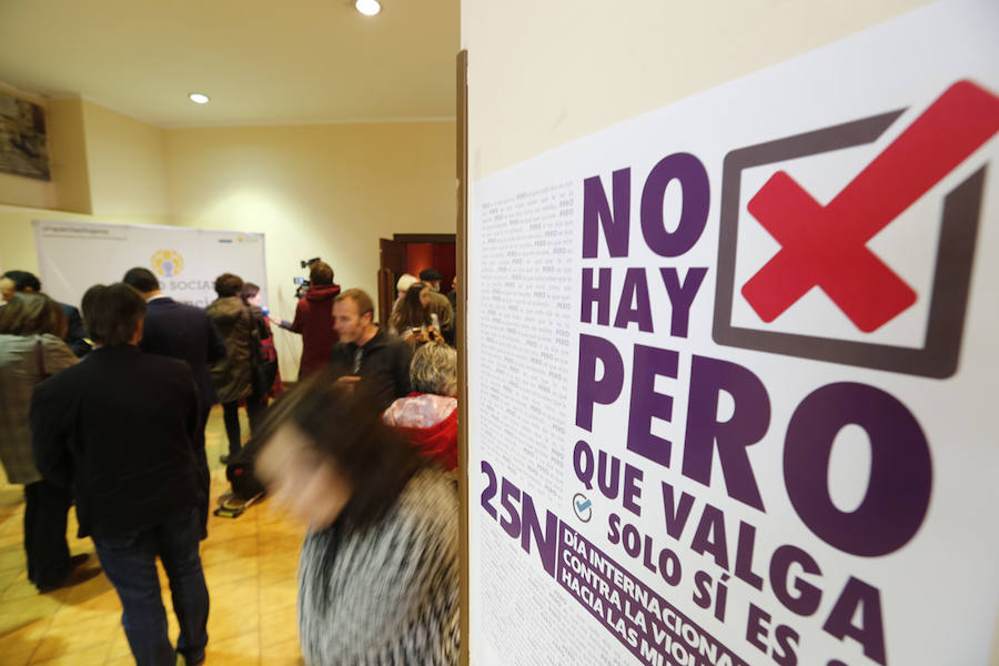 El auditorio José Barrera acogió el acto institucional con motivo del Día Internacional contra la Violencia de Género