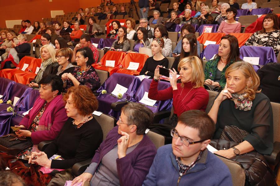 El auditorio José Barrera acogió el acto institucional con motivo del Día Internacional contra la Violencia de Género
