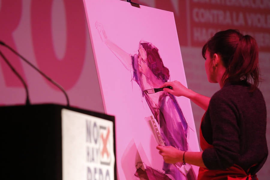 El auditorio José Barrera acogió el acto institucional con motivo del Día Internacional contra la Violencia de Género