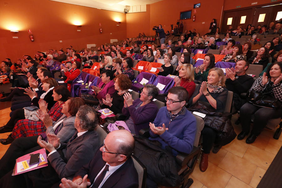 El auditorio José Barrera acogió el acto institucional con motivo del Día Internacional contra la Violencia de Género