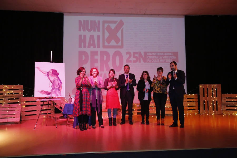 El auditorio José Barrera acogió el acto institucional con motivo del Día Internacional contra la Violencia de Género