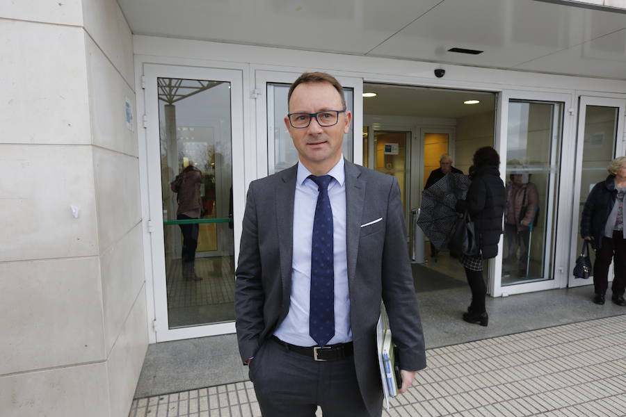 Jorge Taboada. 51 años. Farmacéutico. Gijón. «Venimos de una cultura machista y estamos en proceso de eliminarlo»