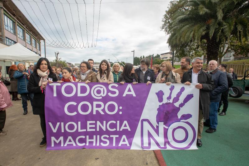 Medio millar de personas han parcipado en la XI Marcha Comarcal contra la Violencia de Género, una iniciativa que ha recorrido el centro de Las Vegas al grito de «¡Violencia machista, no!»