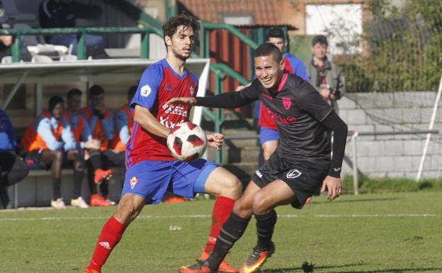 Un momento del encuentro entre el Ceares y el Lealtad.