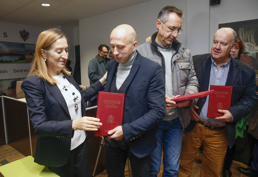 La presidente deL Congreso anunció la entrega de la Gran Cruz de la Orden Civil de Alfonso X El Sabio a Luis Felipe Fernández, impulsor de las jornadas, así como la Placa de Honor de Alfonso X El Sabio a los institutos de Ibias y Vegadeo