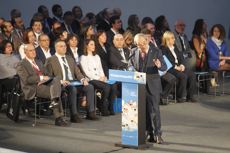 UNICEF, el Ministerio de Sanidad, la Federación Española de Municipios y Provincias y el Instituto Universitario de 'Necesidades y Derechos de la Infancia y la Adolescencia' hicieron entrega de estos premios en Oviedo.