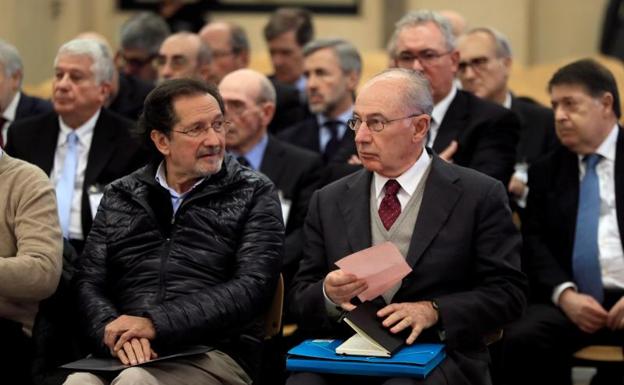 El expresidente de Bankia Rodrigo Rato (d) junto al exconsejero de Caja Madrid José Antonio Moral Santín. 