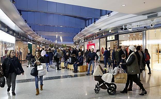 Los comercios asturianos podrán abrir diez festivos y domingos en 2019