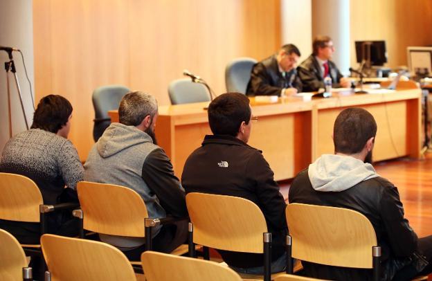 Los cuatro procesados durante el juicio en la Audiencia. 