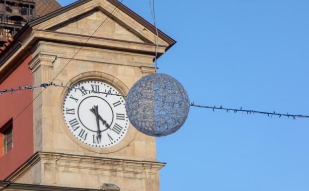 Las luces navideñas de Avilés se encenderán finalmente este sábado