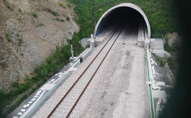 Las vías de la variante son aptas para velocidades de 275 kilómetros por hora