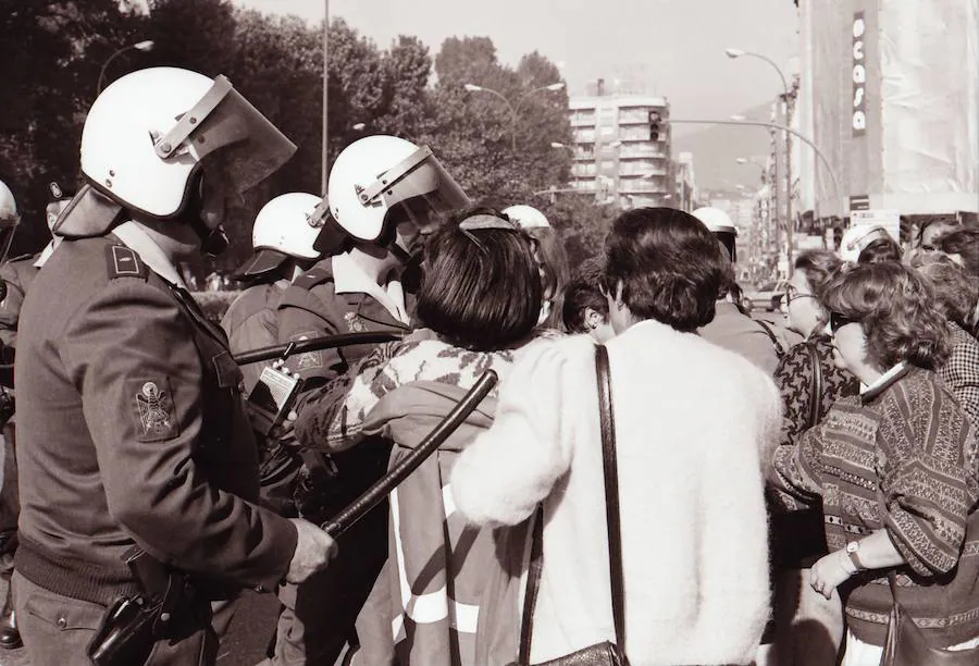 La familia del fotoperiodista, que retrató con su cámara la realidad de la región desde los años 40 hasta poco antes de su muerte en 2012, ha donado unas 200.000 imágenes a el Museo del Pueblo de Asturias