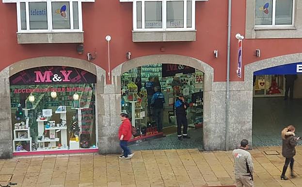 Operación policial en la tarde de ayer jueves en la calle de La Cámara. 