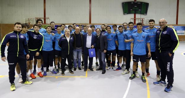 Anquela, con su segundo Juanjo Carretero, en Vallobín. :: P. LORENZANA