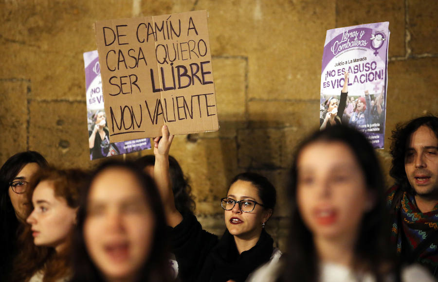 La región protesta contra la decisión del Supremo de mantener la condena de 9 años por abuso sexual y no por violación a los cinco jóvenes.