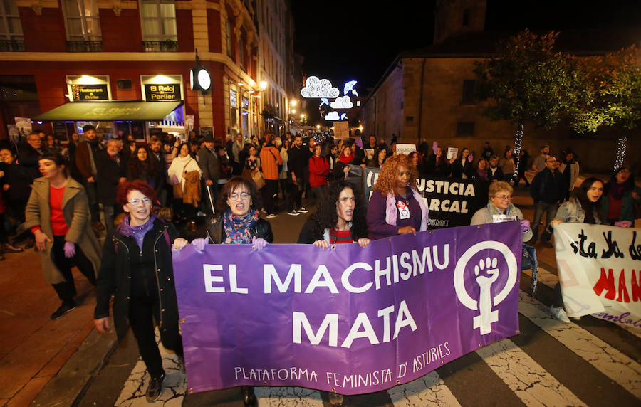 La región protesta contra la decisión del Supremo de mantener la condena de 9 años por abuso sexual y no por violación a los cinco jóvenes.